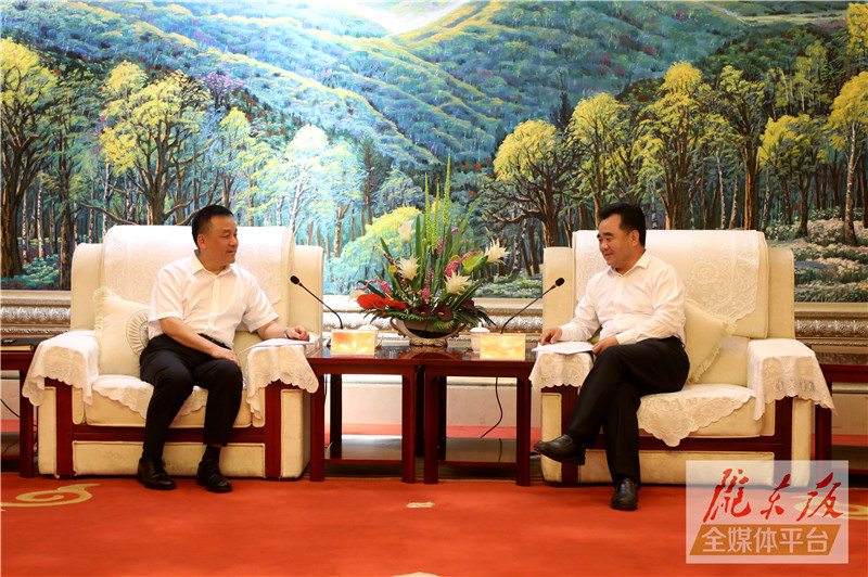 市委副书记,代市长周继军,长庆油田公司总经理,党委副书记石道涵出席