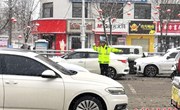 西峰公安交警以雪为令 全力保障雪天群众出行道路安全畅通